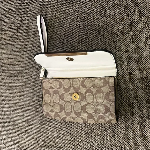 Coach Brown/ tan signature print Wristlet - Picture 4 of 8